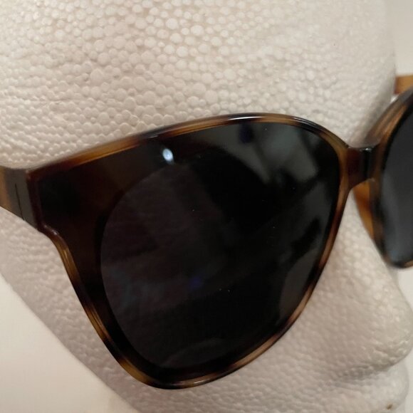 Oversized Tortoise Cat-Eye Polarized Sunglasses - Picture 3 of 10